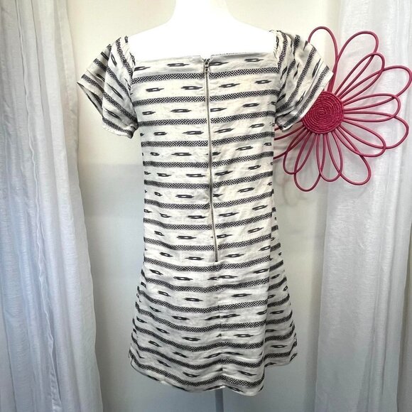 Alice + Olivia Off Shoulder Mini Dress Embroidered Aztec Print SMALL Linen Blend - Picture 2 of 7
